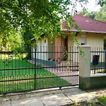 Gyuemoelcsoeskert Szallashely *