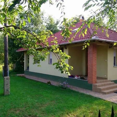 Gyuemoelcsoeskert Szallashely Apartment *